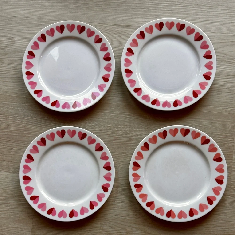 RARE!! Set/8 Crate & Barrel Heart Plates & Mugs Valentine Heart Design